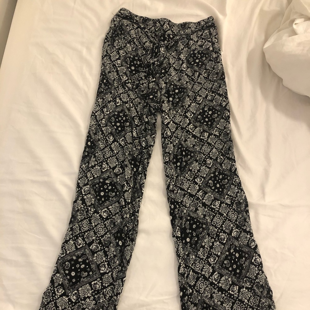 Black and white flowy pants